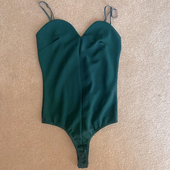 EMERALD GREEN SWEETHEART NECK STRAPPY BODYSUIT - Picture 5 of 7